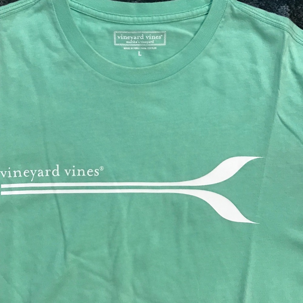 Vineyard Vines t-shirt